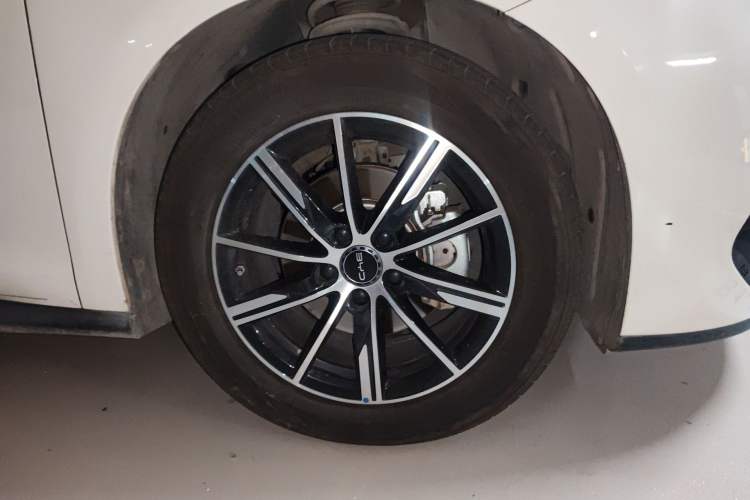 Used BYD Seal 06 New Energy 2024 DM-i 120KM Luxury Model Right Front Wheel Hub