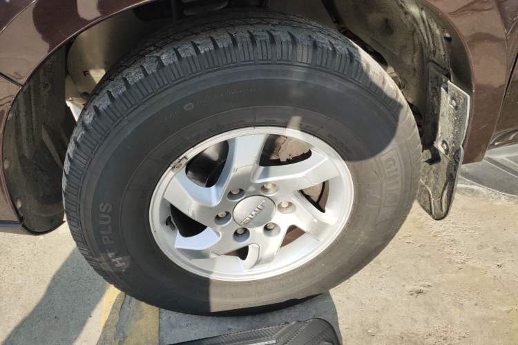 Used JMC Yuhu 5 2018 2.4T Classic Edition Diesel Manual 4x4 Luxury Version JX4D24A5L
