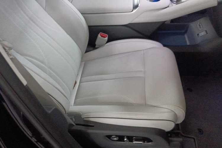 Used XPeng X9 2025 740 Ultra-Long Range Max Right Front Seat