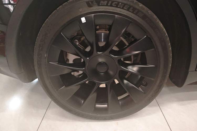 Used Tesla Model Y 2023 Long-Range All-Wheel-Drive Version