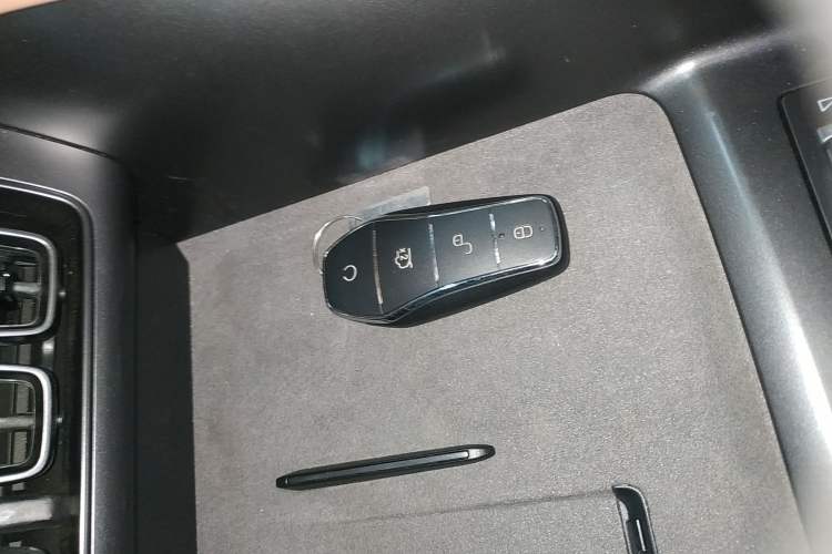 Used BYD Song L EV 2025 Intelligent Driving Version 662 km LiDAR Excellence Edition
