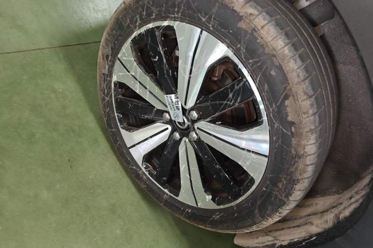 Used Volvo XC40 New Energy 2022 Long-Range Version Right Rear Wheel Hub