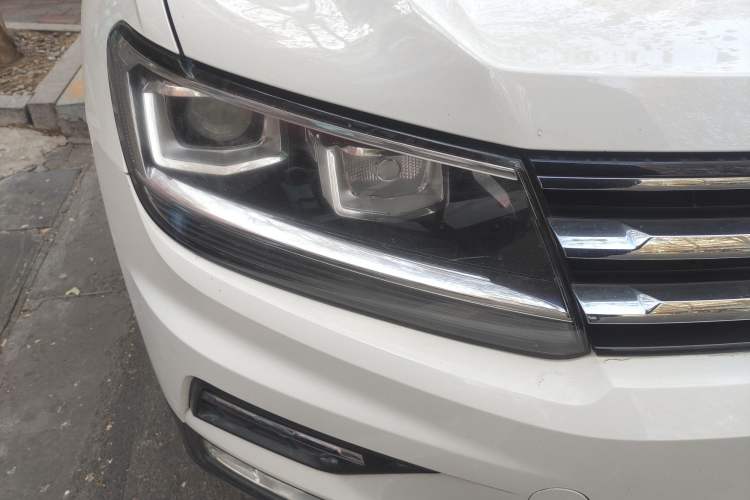 Used Volkswagen Tiguan L 2018 330TSI Automatic Two-Wheel Drive Comfort Edition Right Front Headlight