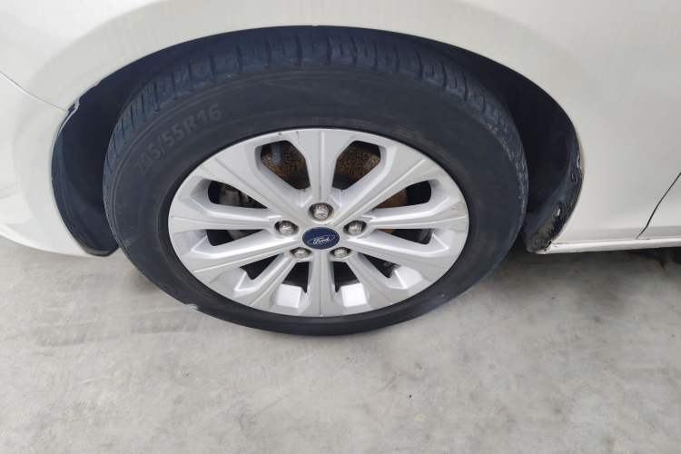 Used Ford Escort 2015 1.5L Automatic Fashion Model Left Front Wheel Hub