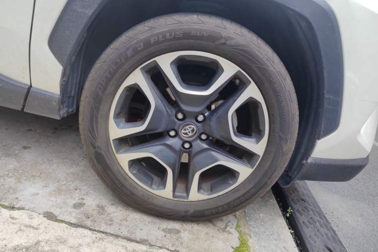 Used Toyota RAV4 2020 2.0L CVT Two-Wheel Drive Prestige Edition
