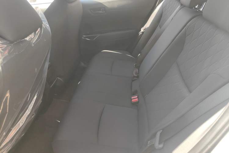 Used Toyota Corolla Cross 2026 Model 2.0L Smart Electric Hybrid Dual-Engine Pioneer Edition Left Rear Seat