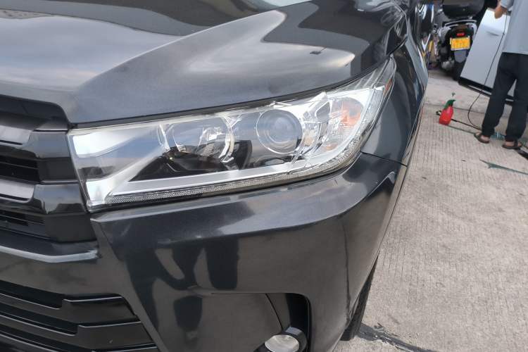 Used Toyota Highlander 2018 2.0T Four-Wheel Drive Luxury Version 7 Seats China VI Standard