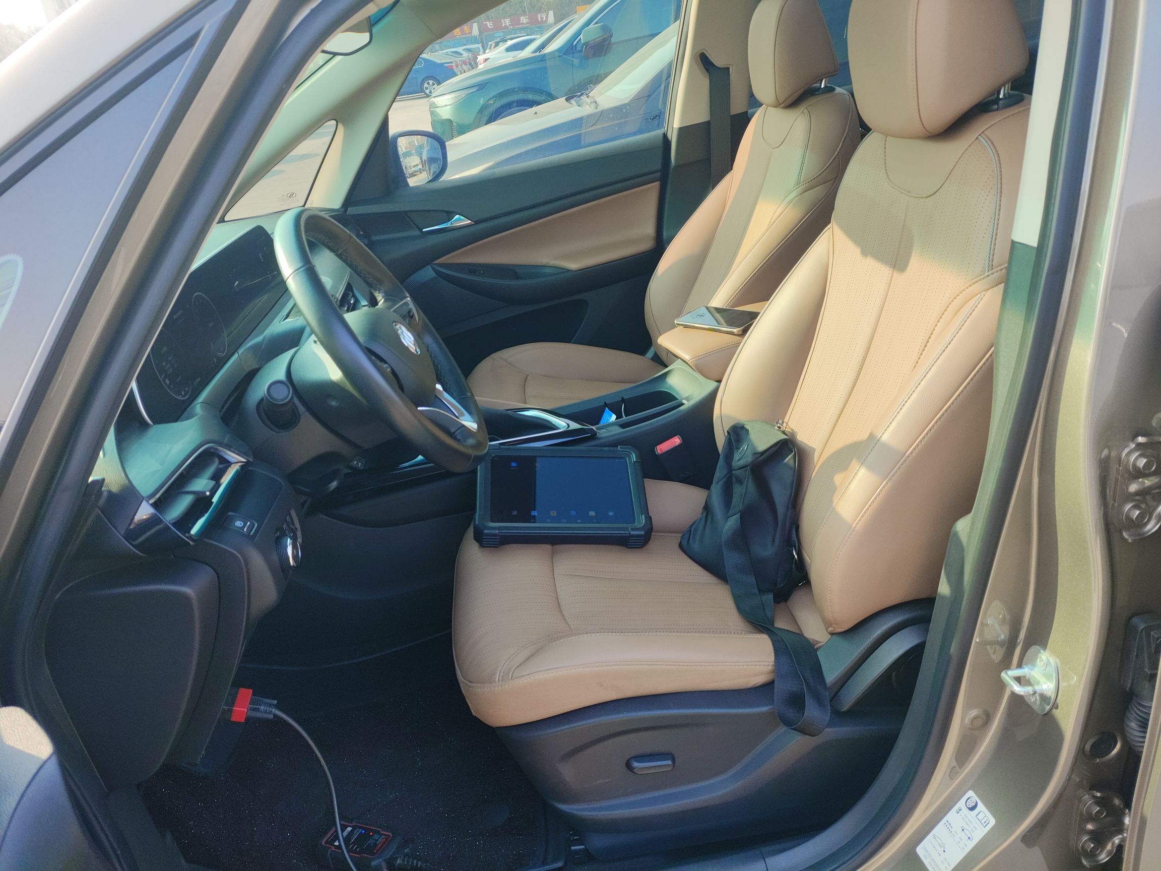 المقاعد الأمامية داخل السيارة