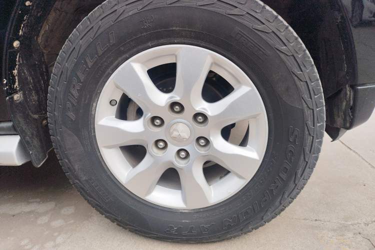 Used Mitsubishi Pajero 2015 3.0L Automatic Luxury Version China IV Standard
