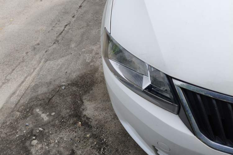 Used Skoda Rapid 2016 1.6L Manual Front-Wheel-Drive Version
