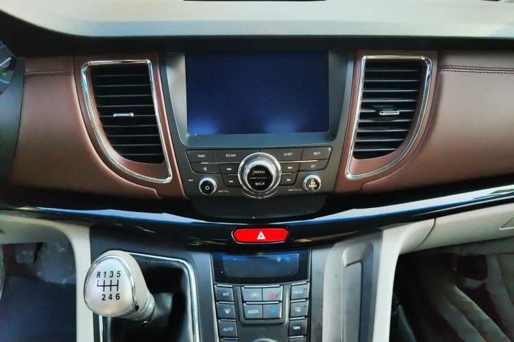 Used JAC Group Refine M5 2016 2.0T Gasoline Manual Business Edition