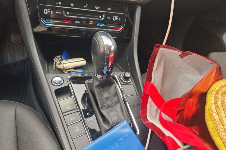 Used Volkswagen Bora 2021 1.5L Automatic Elite Smart Connect Edition Gear Lever