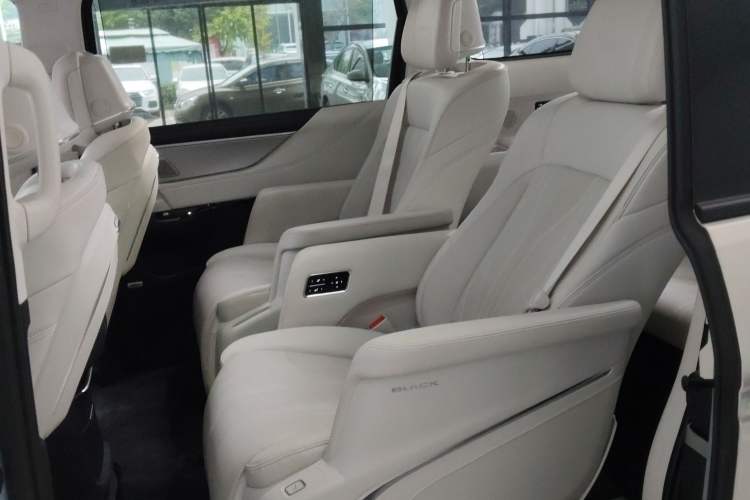 Used Buick GL8 New Energy 2024 Lu Zun Luxury Edition 7-Seater Interior 4