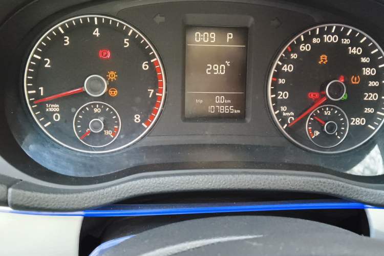 Used Volkswagen Passat 2013 1.8TSI DSG Prestige Edition Odometer Close Up