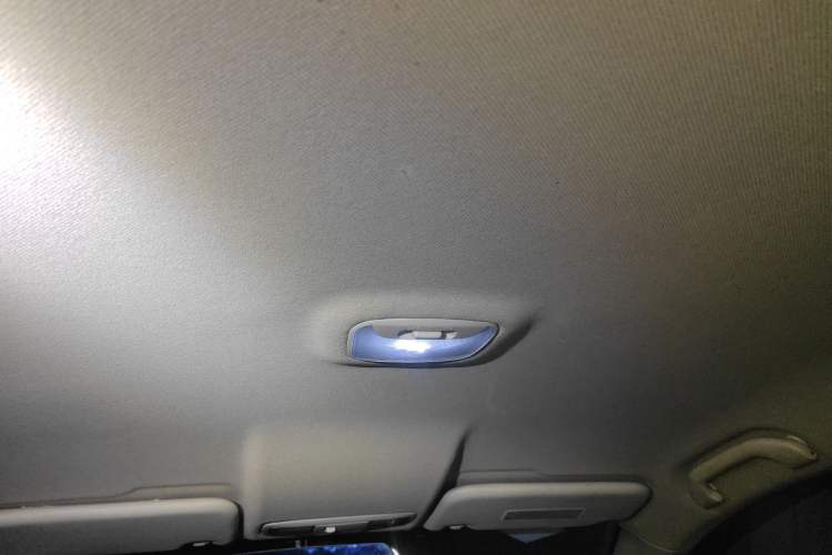 Used Soueast V5 Lingzhi 2013 1.5L Manual Comfort Model CNG Headliner