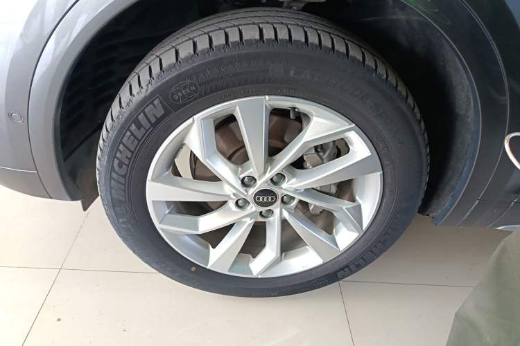 Used Audi Q5L 2022 40T Luxury Dynamic Model Left Front Wheel Hub