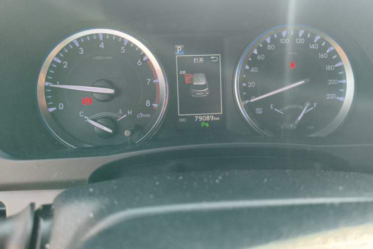 Used Toyota Highlander 2018 2.0T Four-Wheel Drive Luxury Version 7 Seats China VI Standard Odometer Close Up