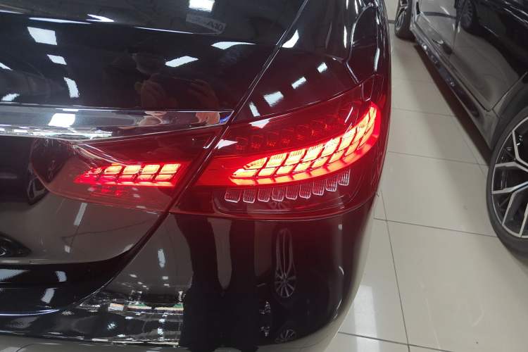 Used Mercedes-Benz E-Class 2023 Updated E 300 L Fashion Edition
