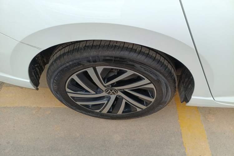 Used Volkswagen Lavida 2024 1.5L Automatic Starry Sky 5 Million Edition Right Rear Wheel Hub