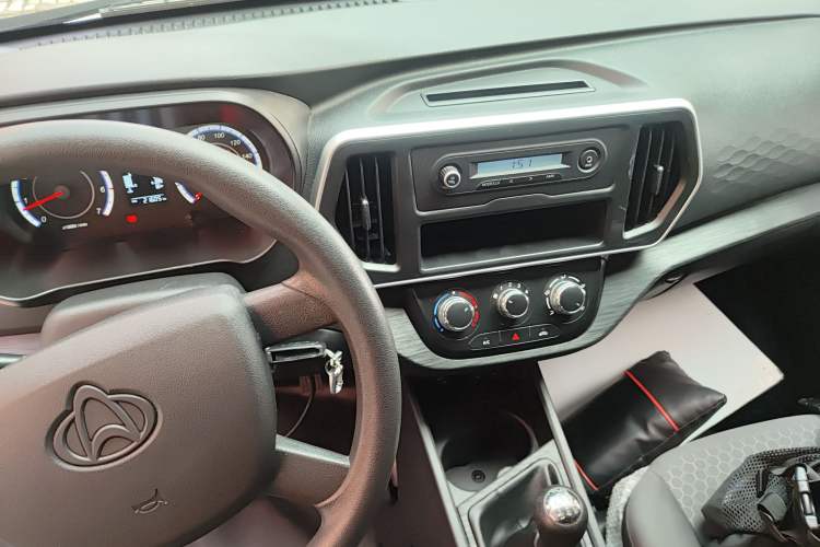 Used CHANGAN KAICHENG Ruixing M60 2023 1.5L GDI Comfort-Class Passenger Vehicle 6/7 Seats Audio And AC Panel