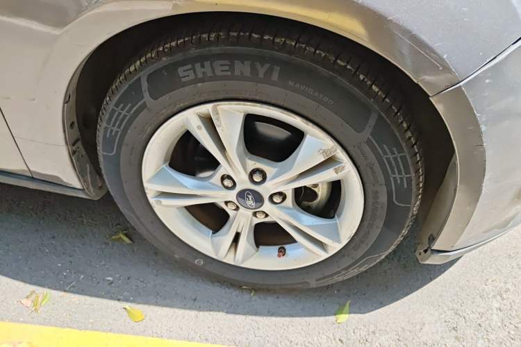 Used Ford Focus 2012 Sedan 1.6L Automatic Fashion Edition