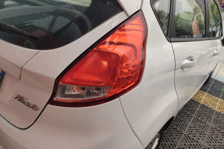 Used Ford Fiesta 2013 Hatchback 1.5L Automatic Fashion Edition
