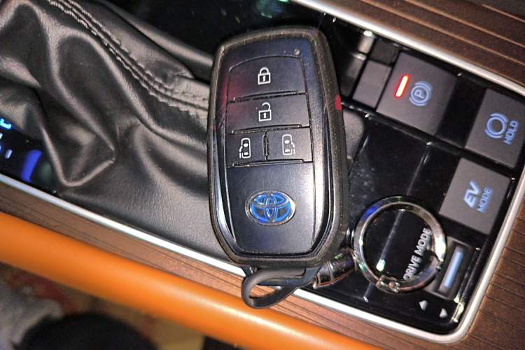 Used Toyota SIENNA 2021 2.5L Hybrid Comfort Edition Vehicle Key