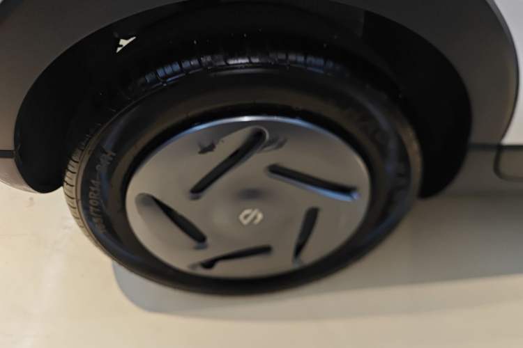 Used Leapmotor T03 2024 200 Lite Edition Right Rear Wheel Hub