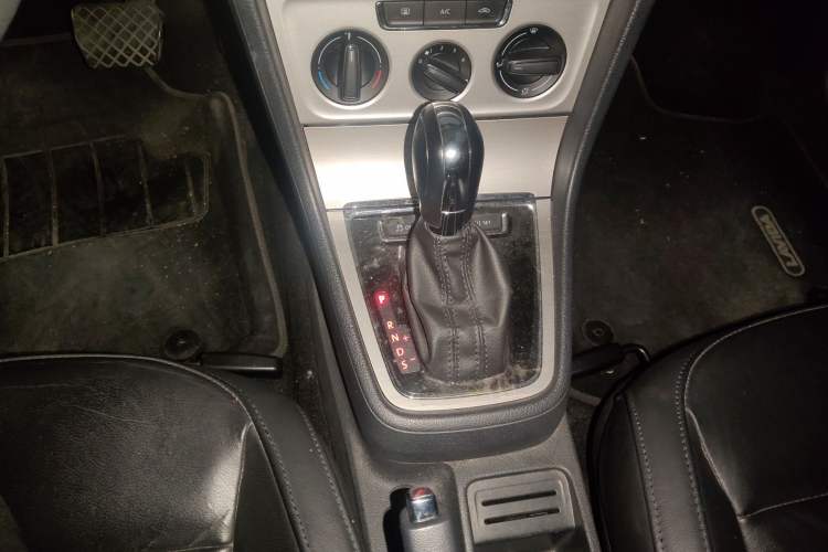 Used Volkswagen Lavida 2013 Restyled Classic 1.6L Automatic Comfort Edition