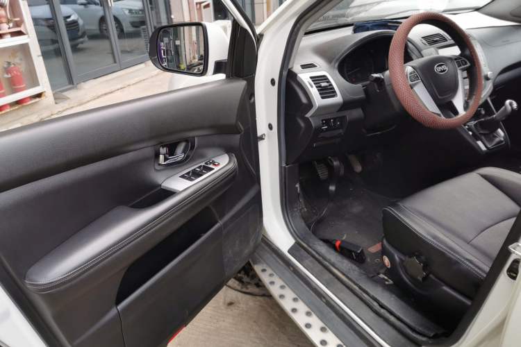 Used BYD S6 2013 Platinum Edition 2.0L Manual Elite Model
