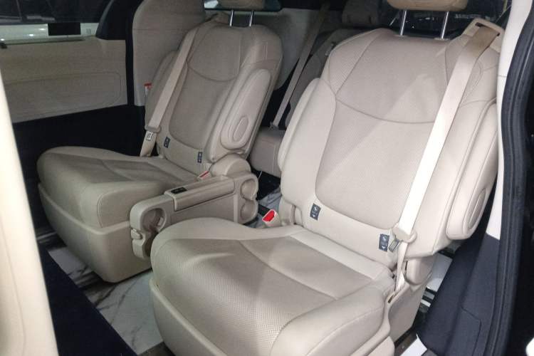 Used Toyota Granvia 2023 2.5L Hybrid Prestige PLUS Edition
