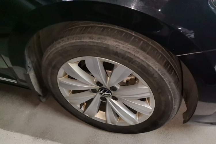 Used Volkswagen Passat 2021 330TSI Elite Edition Right Front Wheel Hub