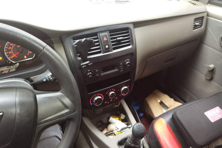 Used Wuling Rongguang V 2016 1.2L Practical Version Audio And AC Panel