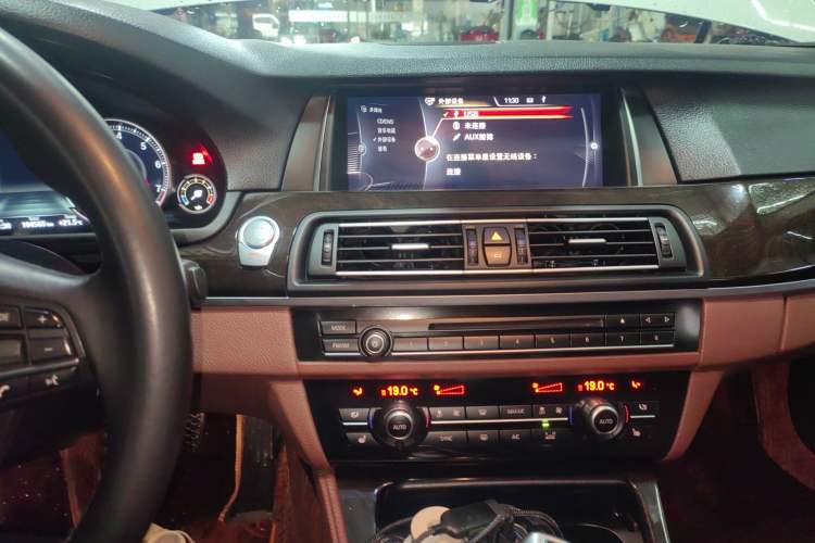 Used BMW 5 Series 2017 528Li Leading Model
