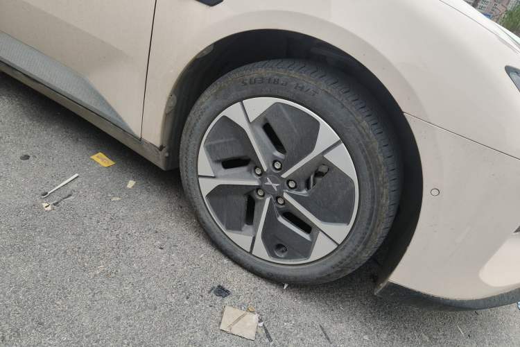 Used XPeng MONA M03 2024 620 with Ultra-Long Range Right Front Wheel Hub