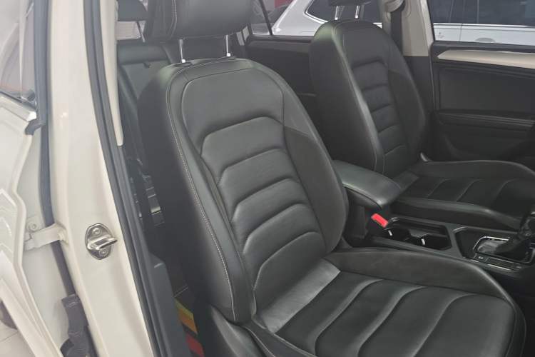 Used Volkswagen Tiguan L 2018 330TSI Automatic Two-Wheel Drive Luxury Edition Right Front Seat