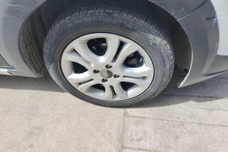 Used FORTHING Joyear 2014 LV Facelift 1.5L AMT Luxury Model Right Front Wheel Hub