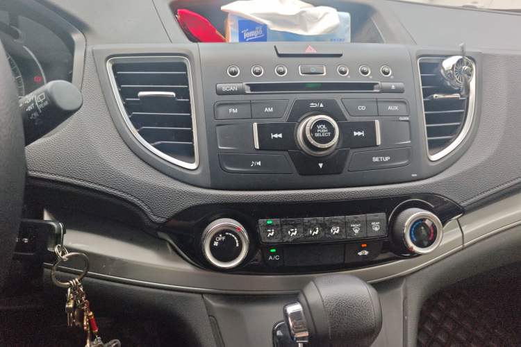Used Honda CR-V 2015 2.0L two-wheel drive urban version Audio And AC Panel