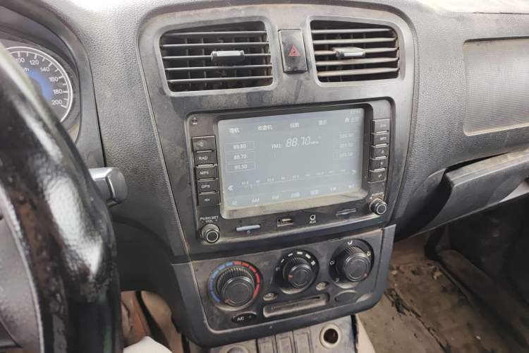Used Dongfeng Fengon 330 2014 1.5L Manual Standard Edition DK15-02 Audio And AC Panel