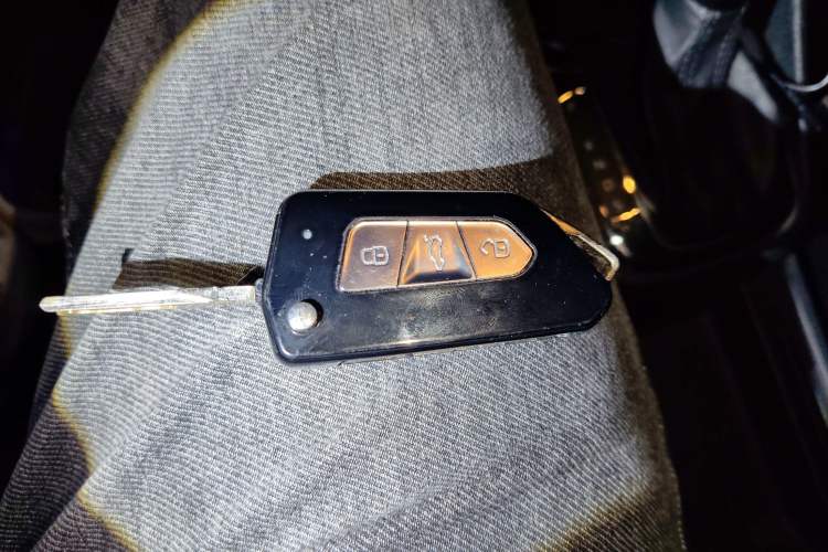 Used Volkswagen Jetta 2013 1.6L Automatic Fashion Model Vehicle Key