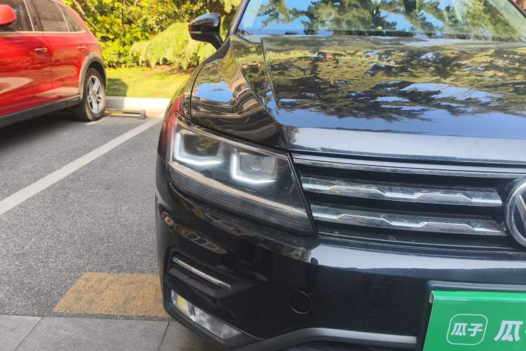 Used Volkswagen Tiguan L 2017 330TSI Automatic Two-Wheel Drive Luxury Edition Right Front Headlight