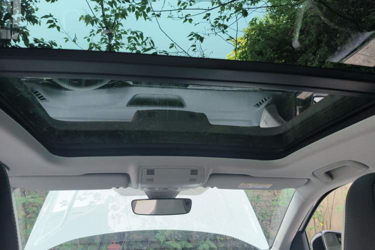 Used Volkswagen Tharu 2025 New Sharp 1.5L Ambitious Edition Headliner