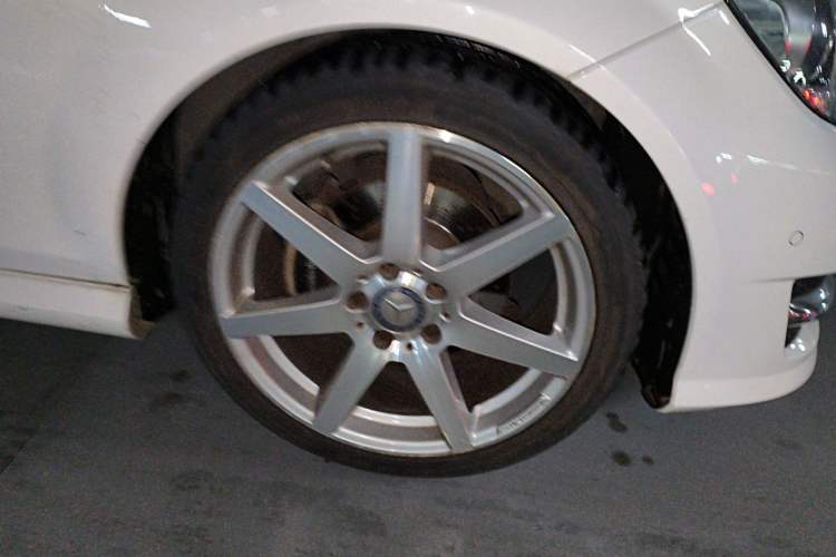 Used Mercedes-Benz C-Class 2013 C 180 Coupe Right Front Wheel Hub