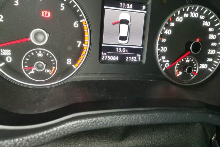 Used Volkswagen Passat 2013 1.8TSI DSG Prestige Edition Odometer Close Up