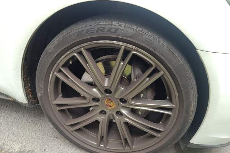 Used Porsche Panamera 2017 Panamera 3.0T Right Front Wheel Hub