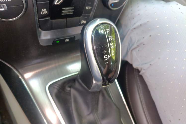 Used Volvo V40 2016 T3 Zhiyi Edition