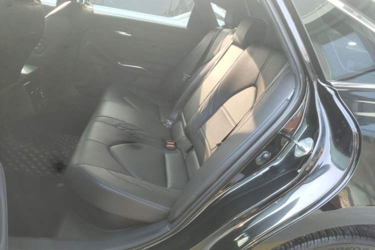 Used Toyota Avalon 2019 Dual-Engine 2.5L XLE Prestige Version China VI Standard
