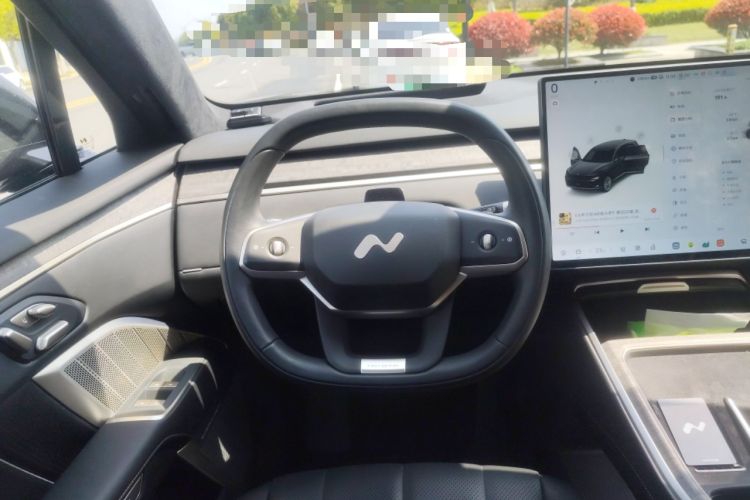 Used ONVO Luxeed L90 2025 Model—Ultra Six-Seater Version
