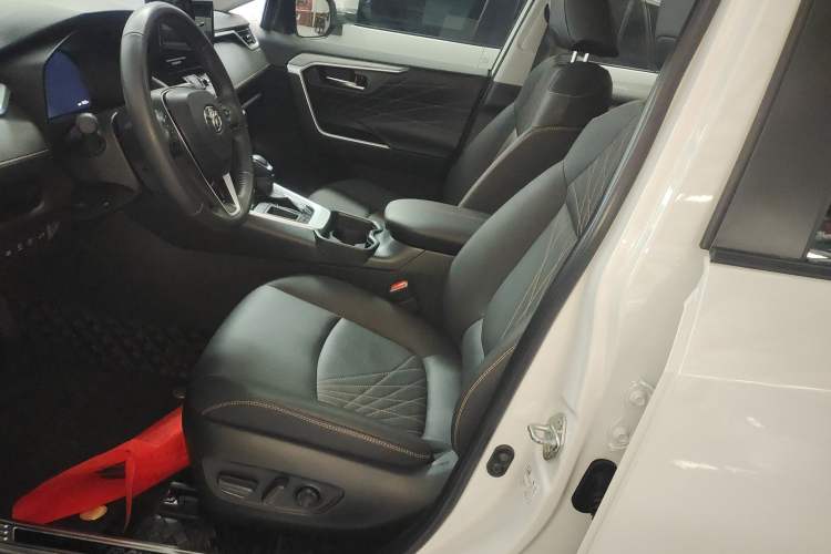 Used Toyota RAV4 2024 2.0L CVT Two-Wheel Drive Fashion Plus Edition
