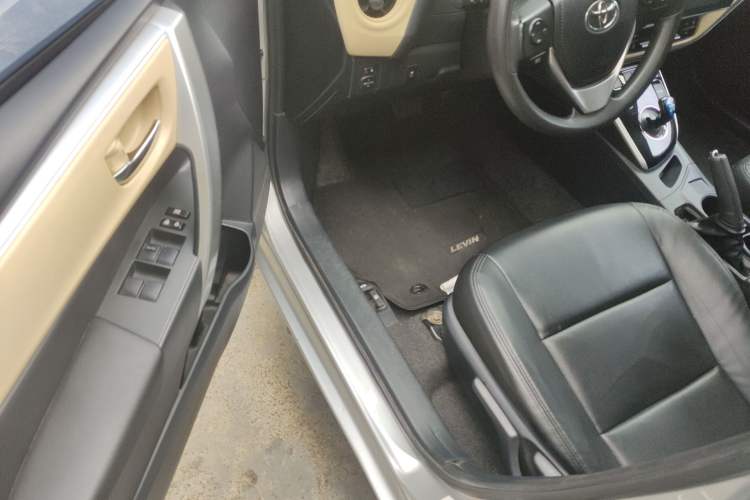 Used Toyota Levin 2017 Revised Dual-Engine 1.8H GS E-CVT Elite Sunroof Version China V Standard
